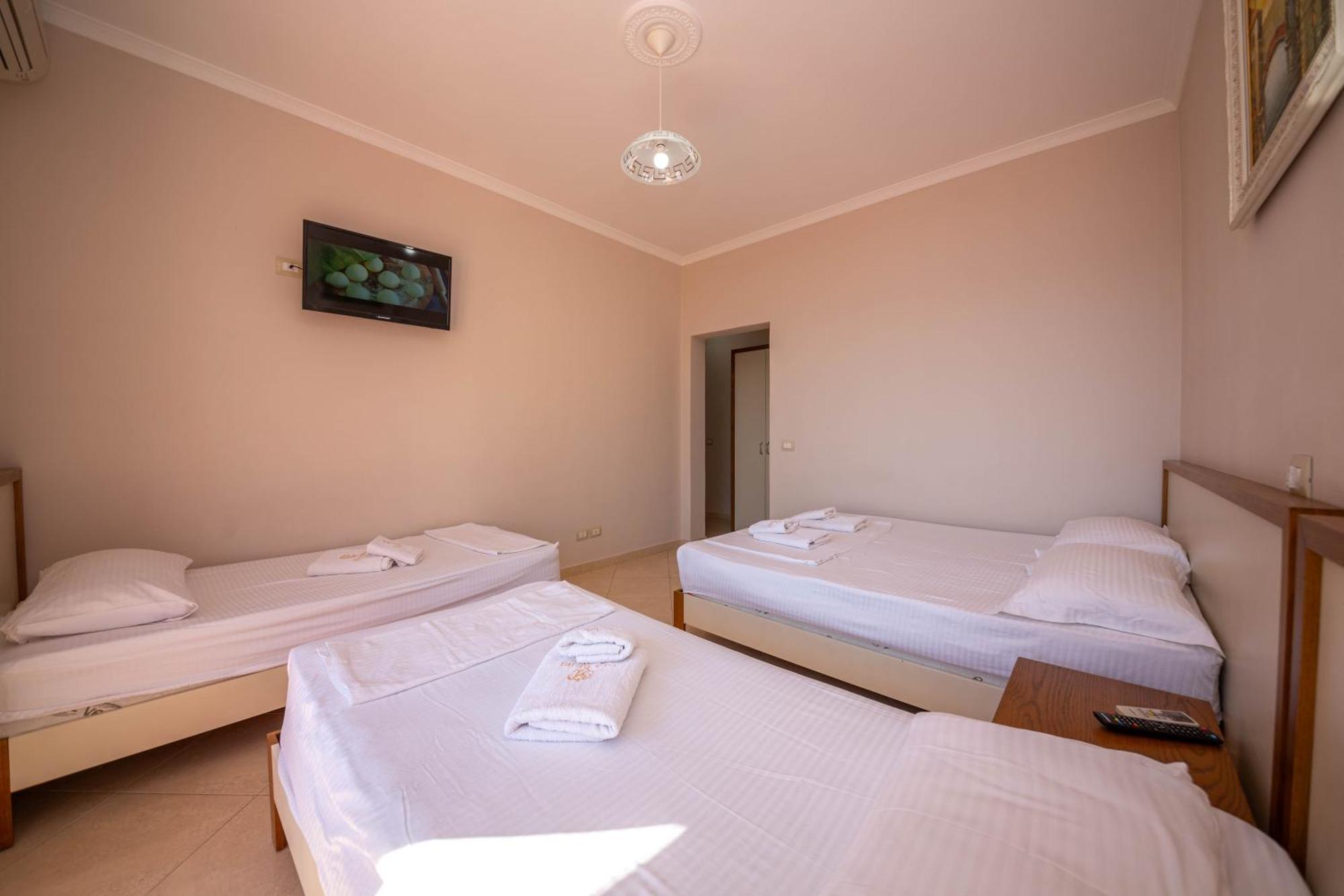 Hotel Vila Misiri Durrës 外观 照片