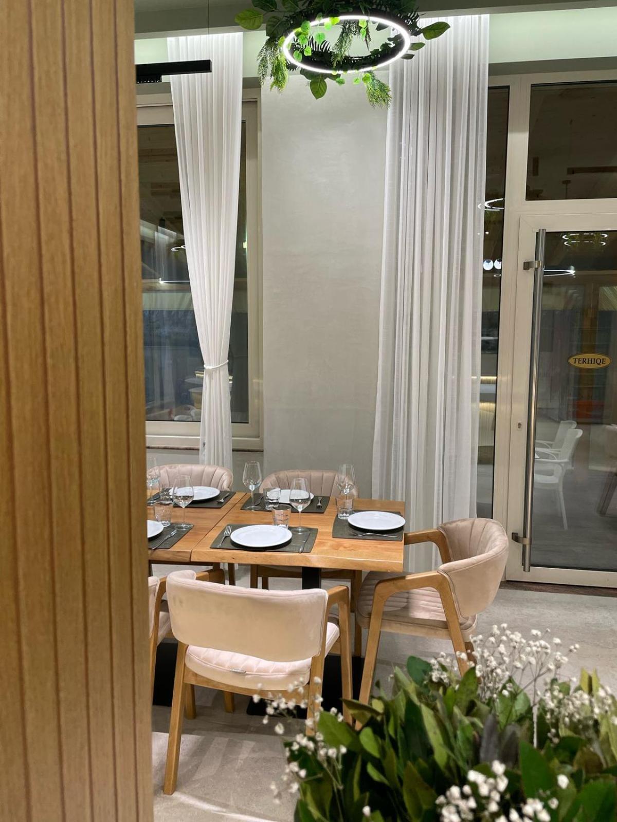 Hotel Vila Misiri Durrës 外观 照片